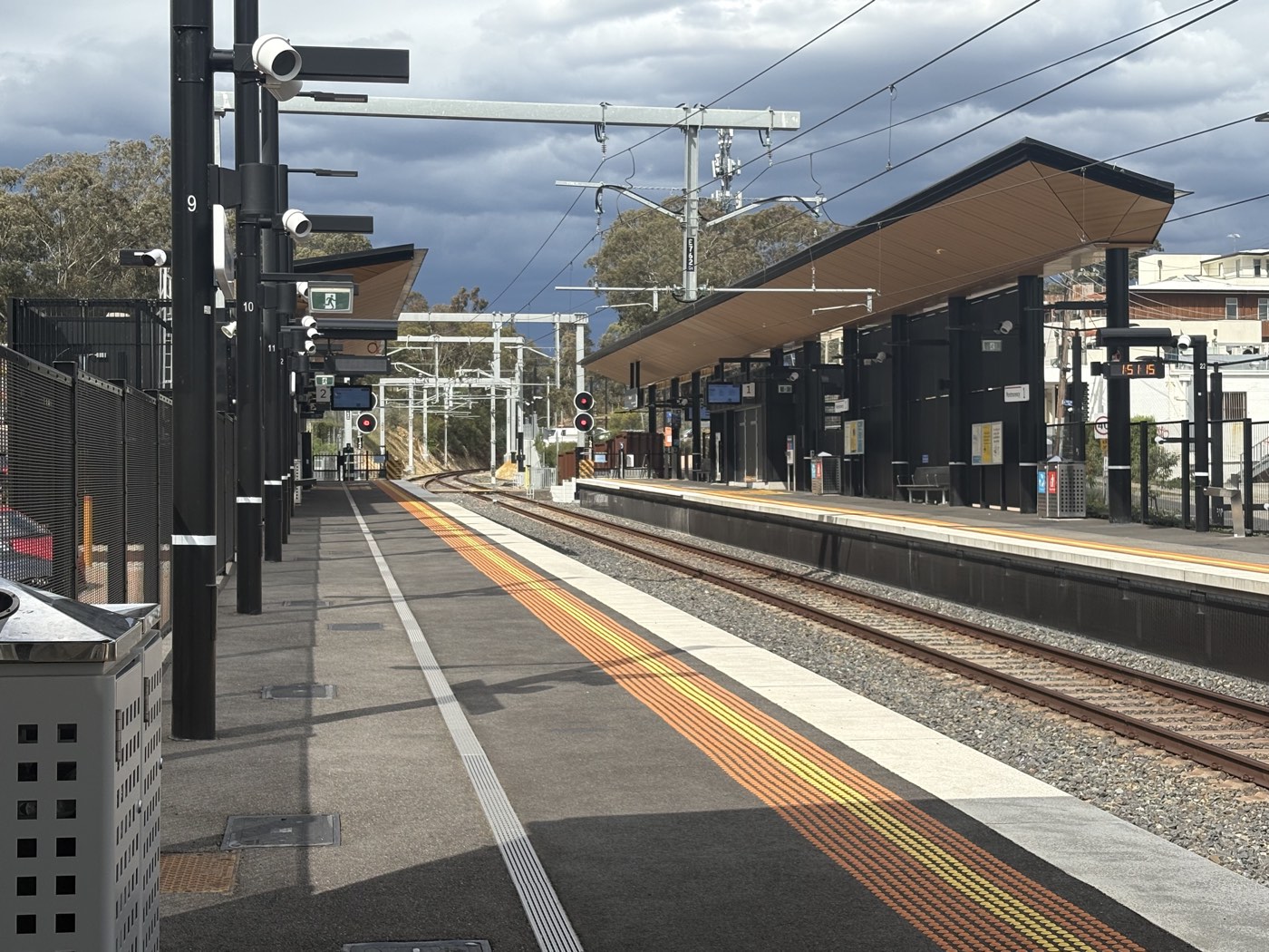 Montmorency railway station platforms after the 2023 rebuild, on the Hurstbridge line